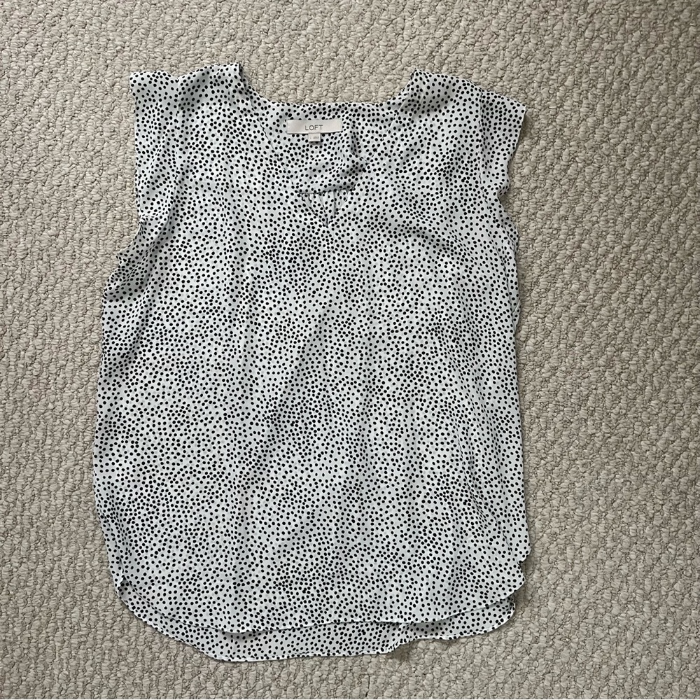 LOFT Ruffle Short Sleeve V-Neck Polka Dot Top